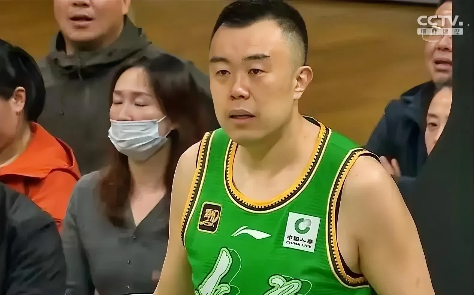 蒂姆在西班牙队比赛中反败为胜，出色防守引发热议！