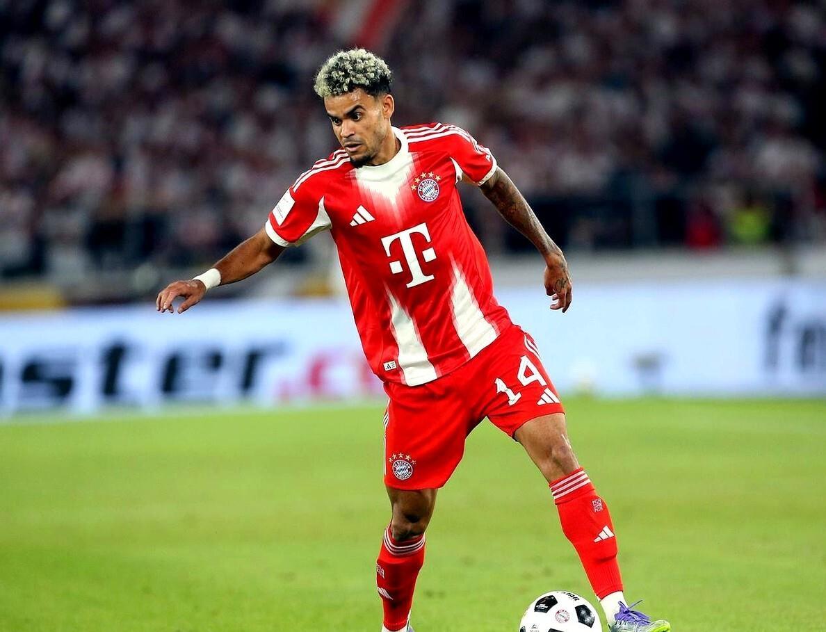 九游体育-凯恩回归赛场，战术调整首场状态亮眼，利物浦观众沸腾！的简单介绍