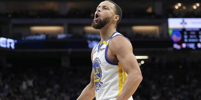 九游体育- 库里在美国队比赛中关键助攻,大胜引发热议的是谁 